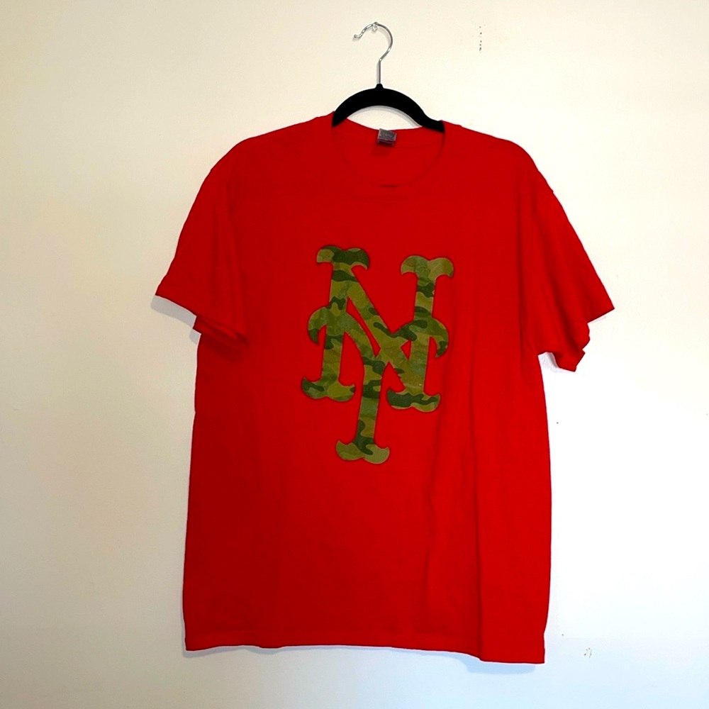 Gildan | Camo Red NY (New York) T-Shirt